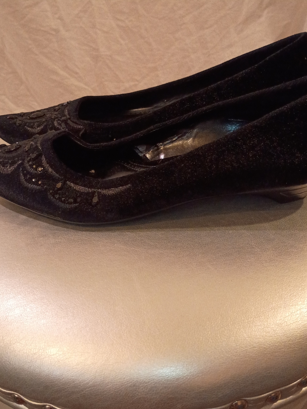 Kenneth Cole Reaction Black Velvet Embroidered Flats Women's Size 11